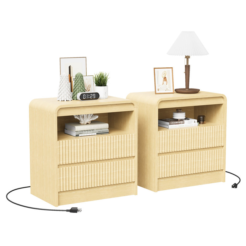  Ensemble de 2 tables de chevet cannelées à 2 tiroirs avec station de charge - Bois naturel - Tables de chevet modernes de 24 pouces avec prise de courant pour chambre à coucher