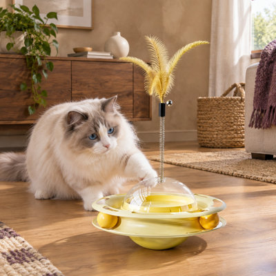 Ce jouet d'enrichissement pour chats d'intérieur est intégré à une balle rotative, un plumeau et une balle distributeur de friandises, permettant aux chatons et aux chats adultes de jouer seuls et de lutter contre l'ennui.