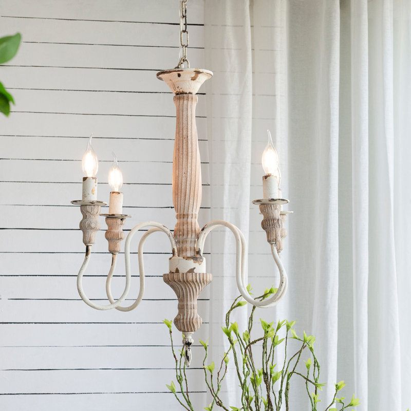 Lustre en bois à quatre lumières