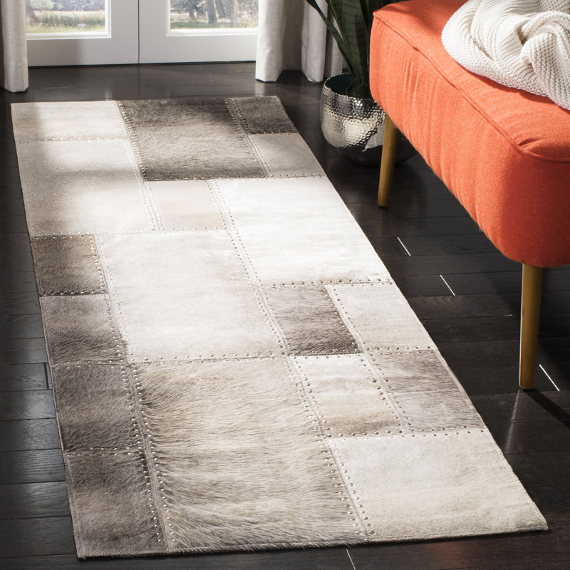 Geometric Handwoven Leather Rug with Studio Felt, Tapis de couloir 2 pi 3 po x 7 pi