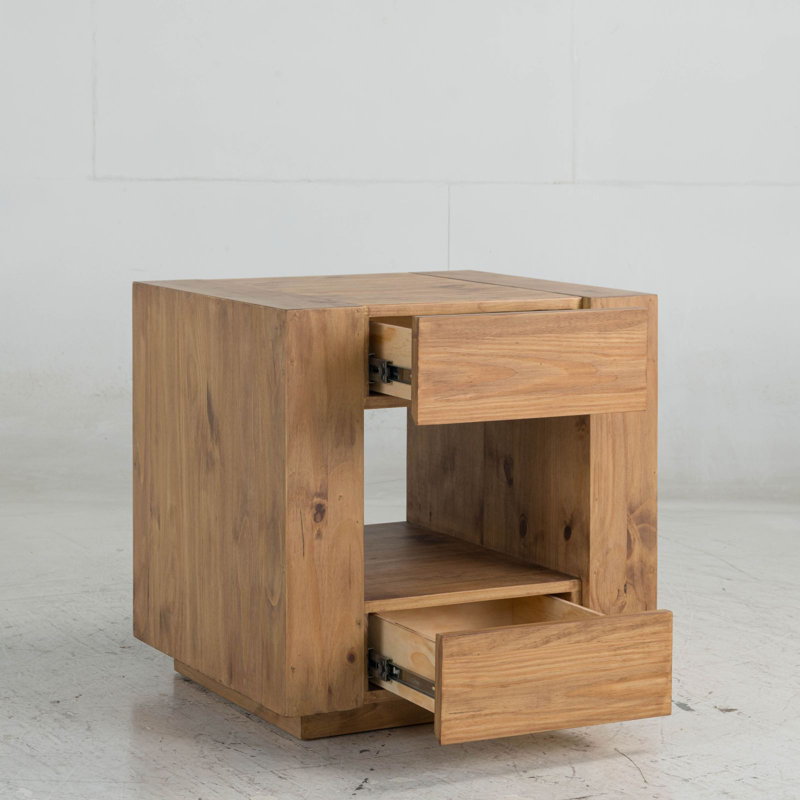 Table de bout en chêne durable et élégante pour une décoration polyvalente