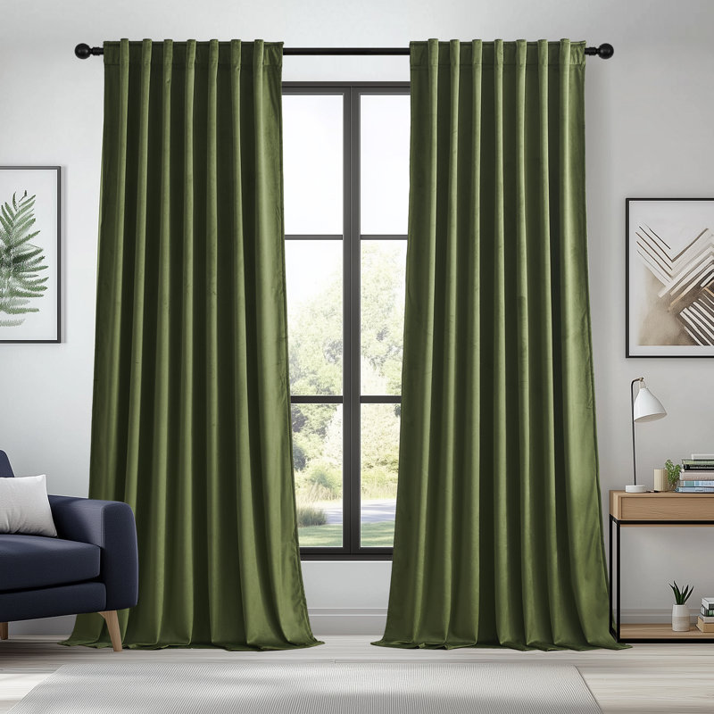 Paire de rideaux obscurcissant en velours de couleur unie Deavion, L 52 po x L 84 po, Vert olive