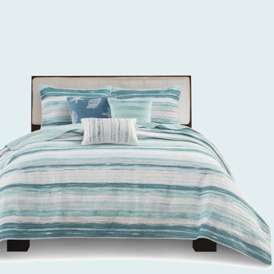 6 Piece Printed Quilt Set With Throw Pillows