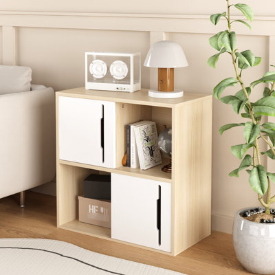 Armoire compacte en bois moderne avec portes coulissantes, tablettes ouvertes et fermées pour la chambre, construction, compartiments verticaux doubles à 2 niveaux de ton naturel, salle à manger de style scandinave minimaliste