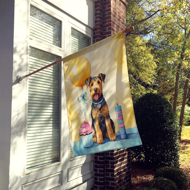 Drapeau «Happy Birthday House», Terrier brun