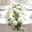 Guirlandes d'eucalyptus avec fleurs-667216791