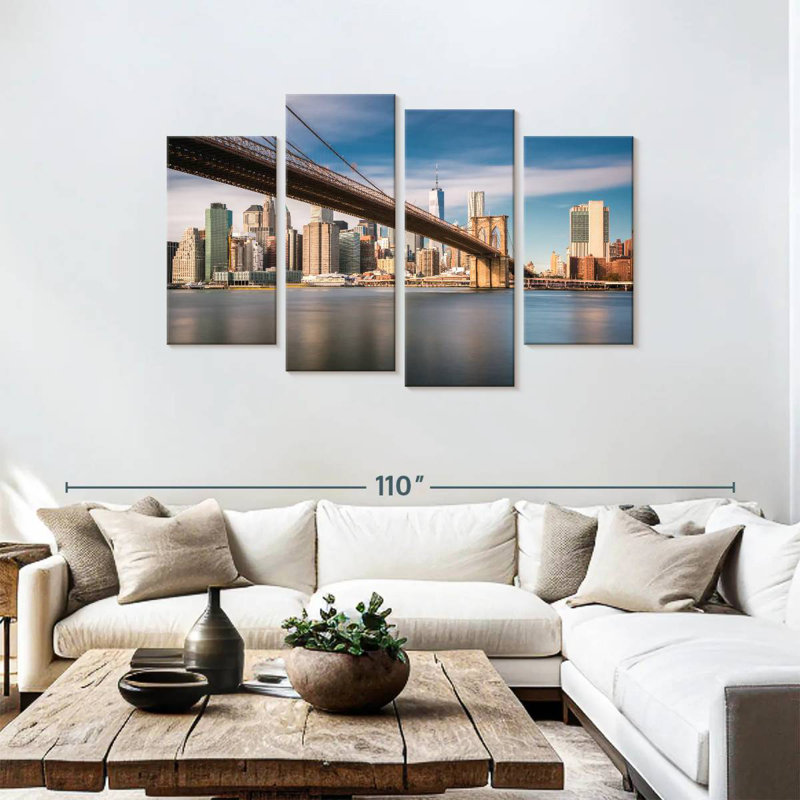 Nicci reliant le pont de Brooklyn