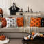 Housse de coussin décorative citrouille d'automne pour l'Halloween 50 x 50 cm orange et noir-136358921-136358918