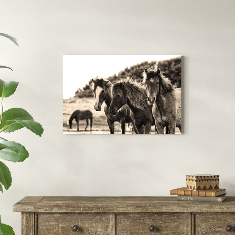 Chevaux trois sépia, H 20 po x l 30 po x P 1,25 po
