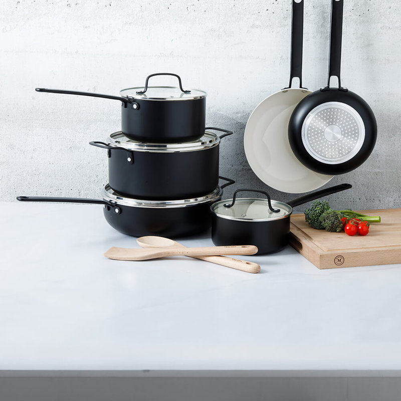 Batterie de cuisine en aluminium émaillé antiadhésif sans PFA de 12 pièces Martha Stewart Emmeline, Noir
