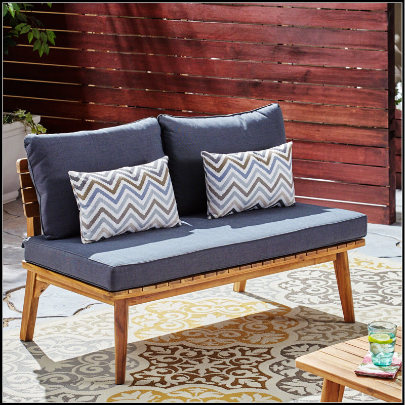 Causeuse d'extérieur Mid-Century moderne en bois d'acacia avec coussins résistants aux intempéries, parfaite pour le patio et la terrasse