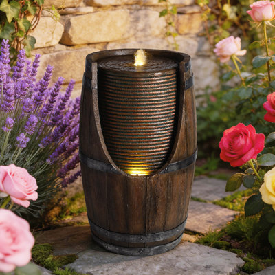 Fontaine de baril d'extérieur avec lumières aspect bois rustique fait à la main en résine décor de jardin pour porche de patio
