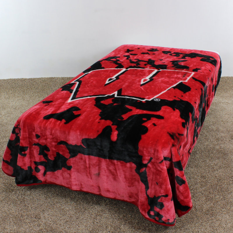 NCAA Knitted Throw Blanket, Wisconsin