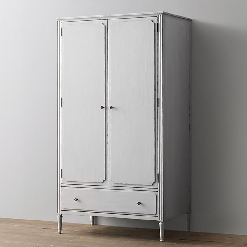 Petite armoire en chêne de style français