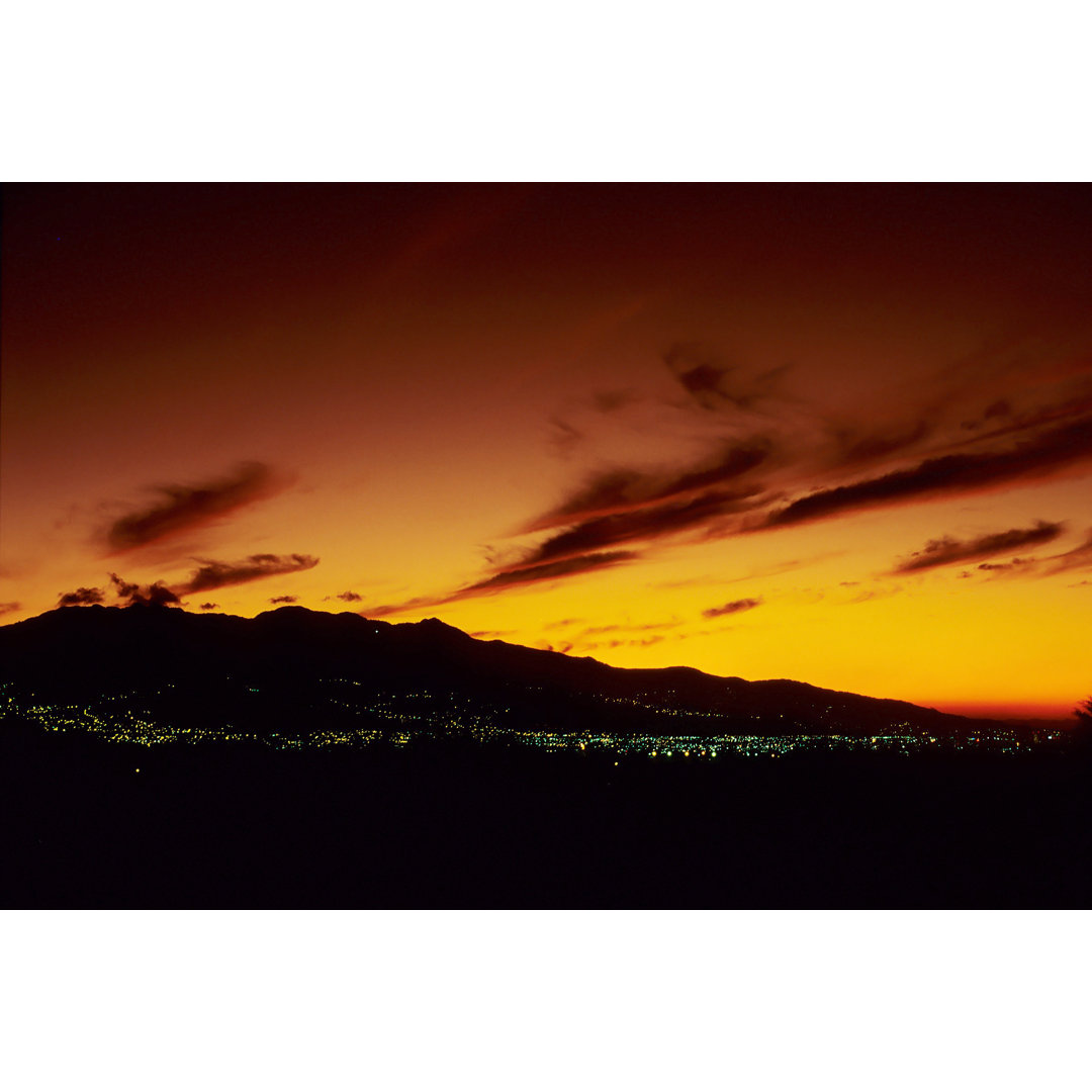 San Jose, Costa Rica bei Sonnenuntergang von Cay-Uwe - Druck ohne Rahmen auf Leinwand