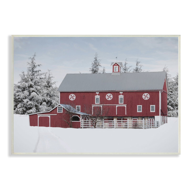 Paysage d'hiver avec grange rouge, arbres enneigé dans une ferme enneigée - photographie, Plaque murale