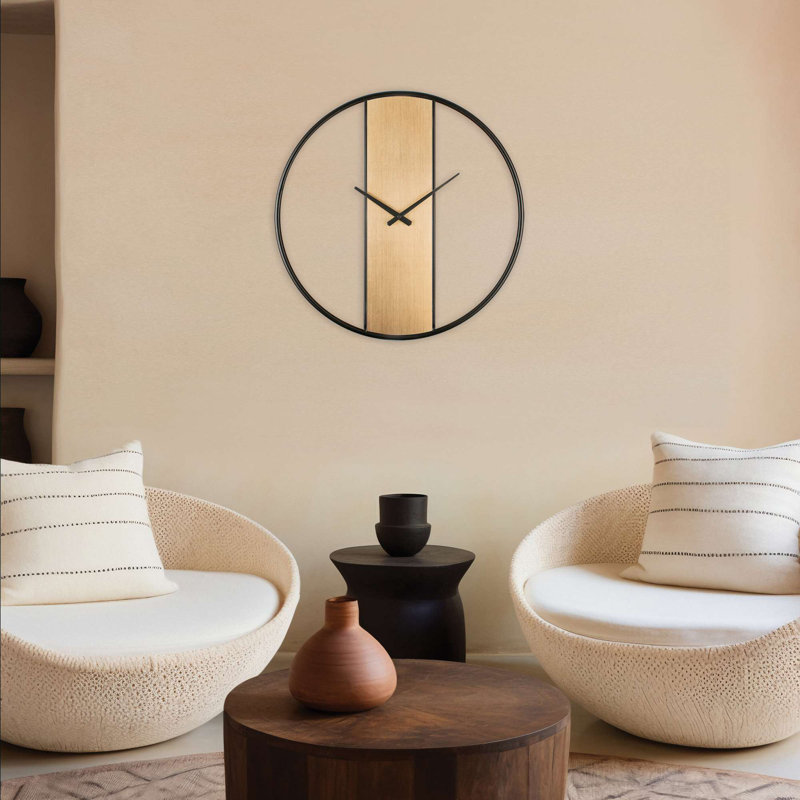 Horloge murale élégante en métal, or, 24,4 po x 24,4 po | 95% acier / 5% panneau de fibres à densité moyenne, mouvement de balayage silencieux | Parfait pour le salon, le bureau et la maison, et pour une pièce élégante et fonctionnelle