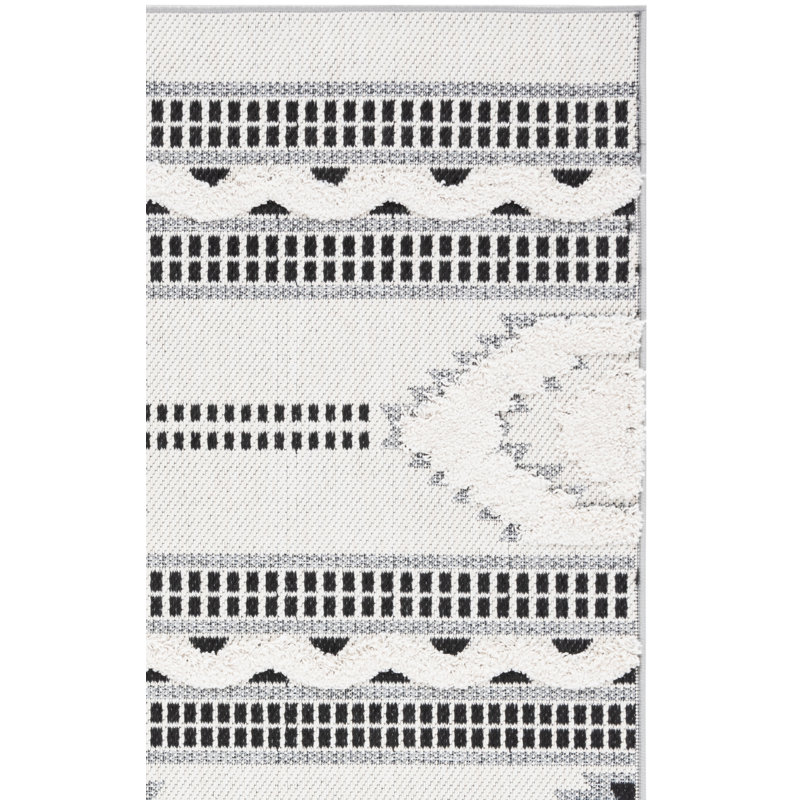 Oumar Area Indoor/Outdoor Area Rug in Ivory/Black, Rectangle 8' x 10'
