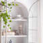 Blanc massif + vitrines en bois manufacturé