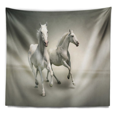 Tapisserie de chevaux blancs à déplacement rapide