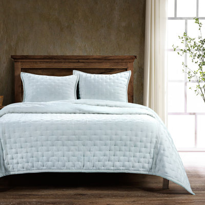 Stella Velvet Quilt Set