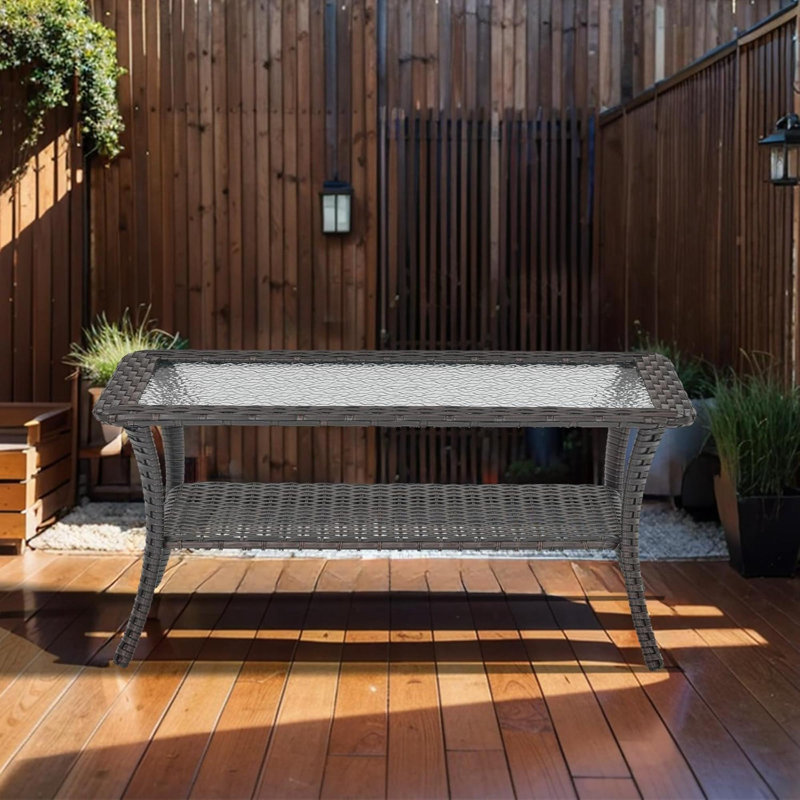 Table basse - Table basse en rotin de rotin avec plateau en verre trempé et table de rangement à 2 niveaux pour terrasse