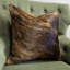 Coussin décoratif en cuir de vache véritable brun clair et noir Thomas Collection® 18 po x 18 po 16607C