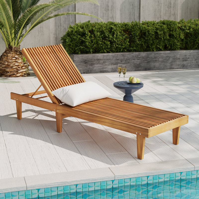 CHAISE LOUNGE