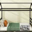 Élégant lit plateforme en métal pour les chambres modernes et minimalistes.-1846452241-1853144863