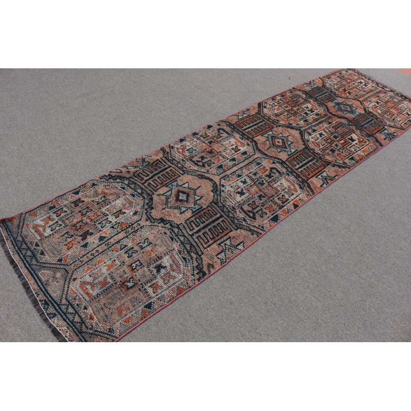 Explorez ce tapis turc bleu rétro pour chambre de bureau Herki, parfait pour une chambre de bébé ou un bureau à domicile