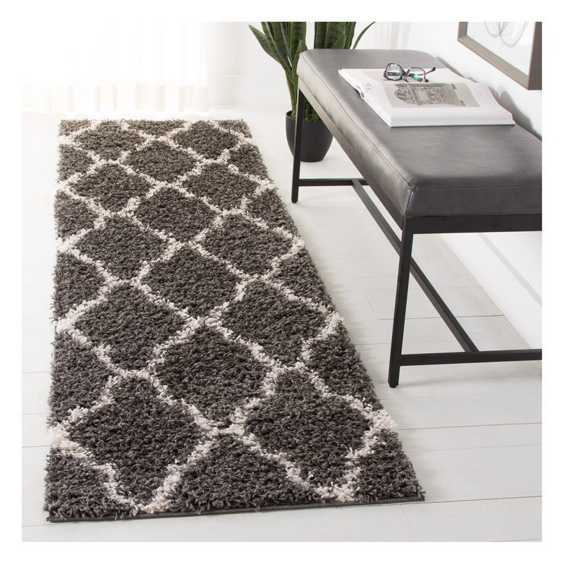 Tapis géométrique gris foncé / ivoire Ines, Tapis de couloir 2 pi 3 po x 6 pi