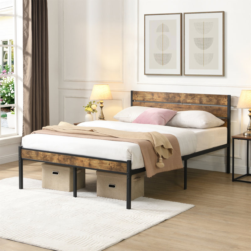 Structure de lit très grand avec tête de lit en bois, lit plateforme en métal avec rangement sous le lit, aucun sommier nécessaire