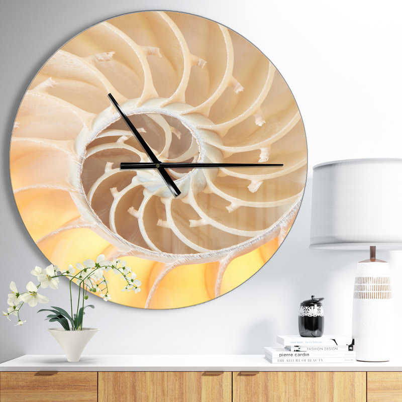 Motif de coquille dorée dorée - horloge murale moderne, Moyen