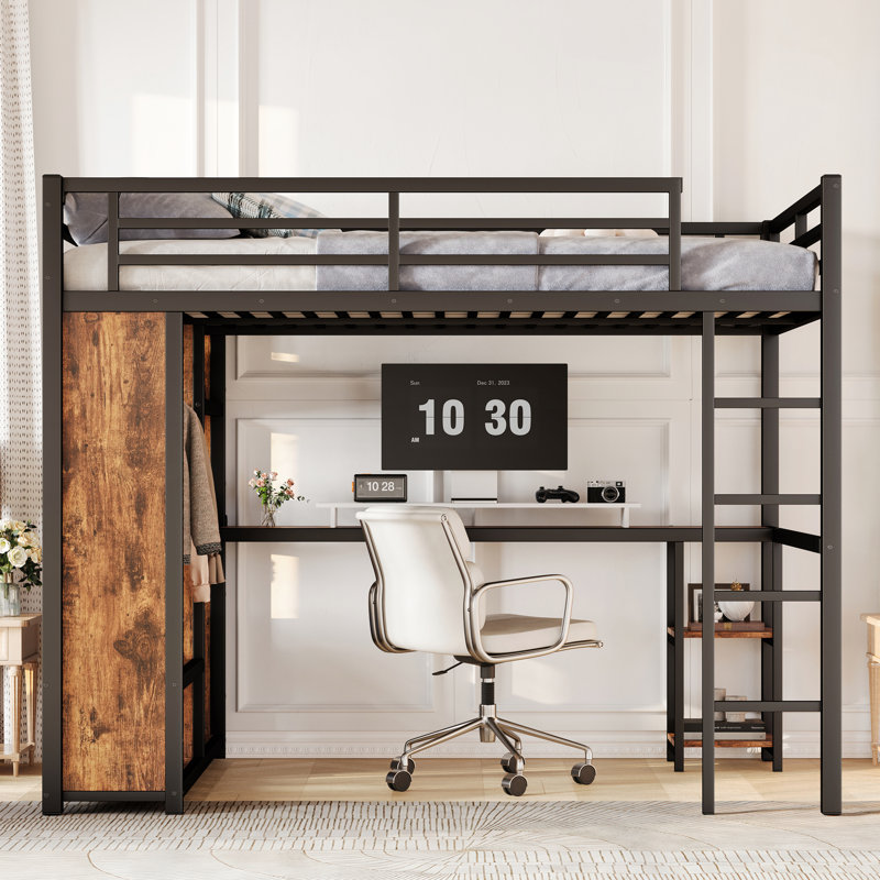 Grand lit mezzanine en métal, finition, garde-robe sous le lit, bureau pour travailler, étagères pour articles de maison, taille compacte, bureau intégré, tablettes de rangement, espace, barrières de sécurité complètes