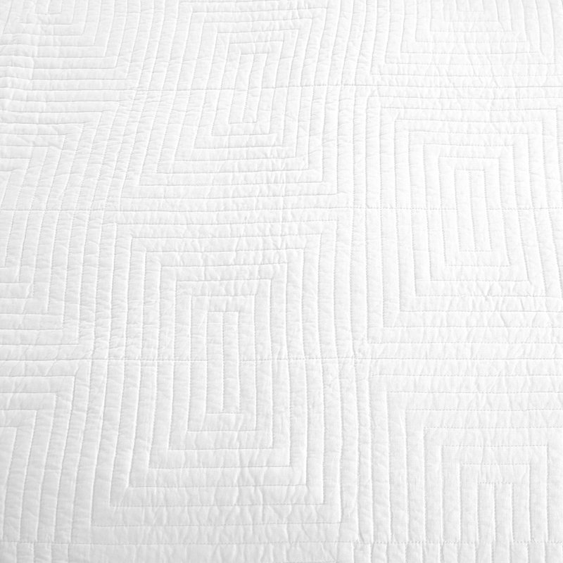  Maze Reversible Set, King Quilt + 2 King Shams, White