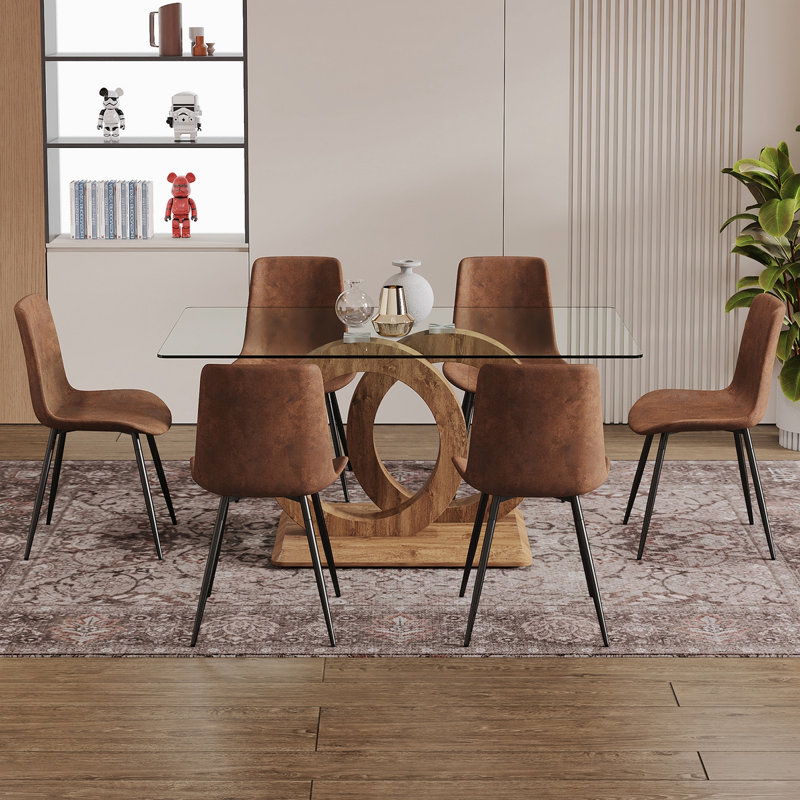 Ensemble de 1 table et 6 chaises. Plateau de salle à manger rectangulaire en verre trempé transparent de 63 po x 35,4 x 30 po avec support en bois aggloméré en bois aggloméré de couleur oc. Assorti de 6 chaises de salle à manger en tissu brun. W1151S02015