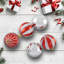 Boules de Noël rayées incassables et incassables - 2,25 po (58 mm) - 60 carats