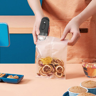 2-in-1 Mini Bag Sealer & Cutter，Portable Heat Vacuum Resealer for Plastic Bags, Keeps Snacks, Cookies, Nuts & Bread Fresh，Black Kitchen Essential