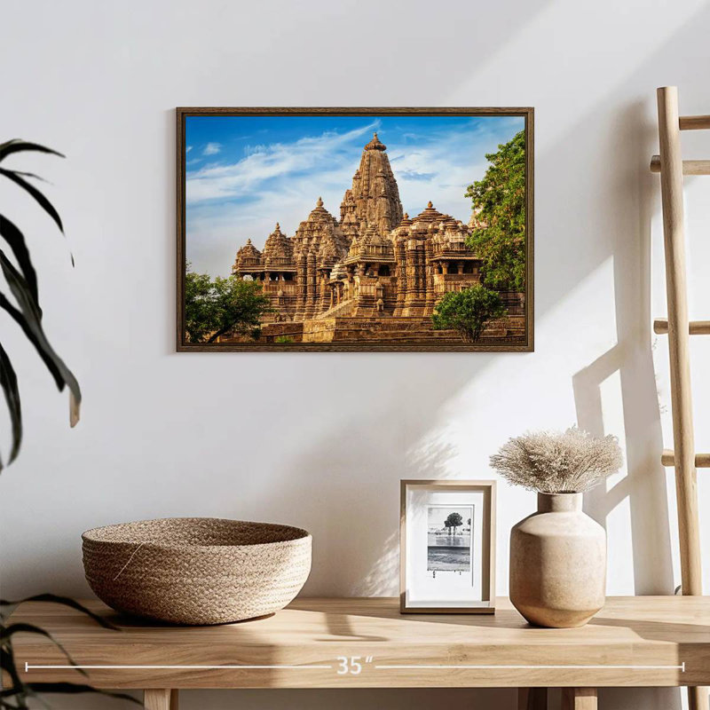 Ancien Kandariya Mahadeva, 19 po x 13 po, Cadre flottant noyer