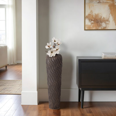 Vase en grès avec motif à vagues texturées, décor sculptural moderne et transitionnel, vase décoratif en céramique fabriqué à la main pour les intérieurs élégants et les espaces de présentation contemporains
