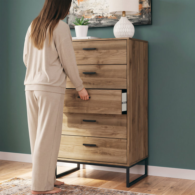 Karnova 29.88'' W 5 - Drawer Dresser