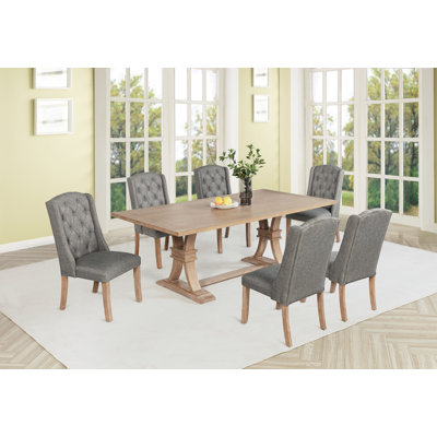 Ensemble de salle à manger de style traditionnel avec chaises à oreilles