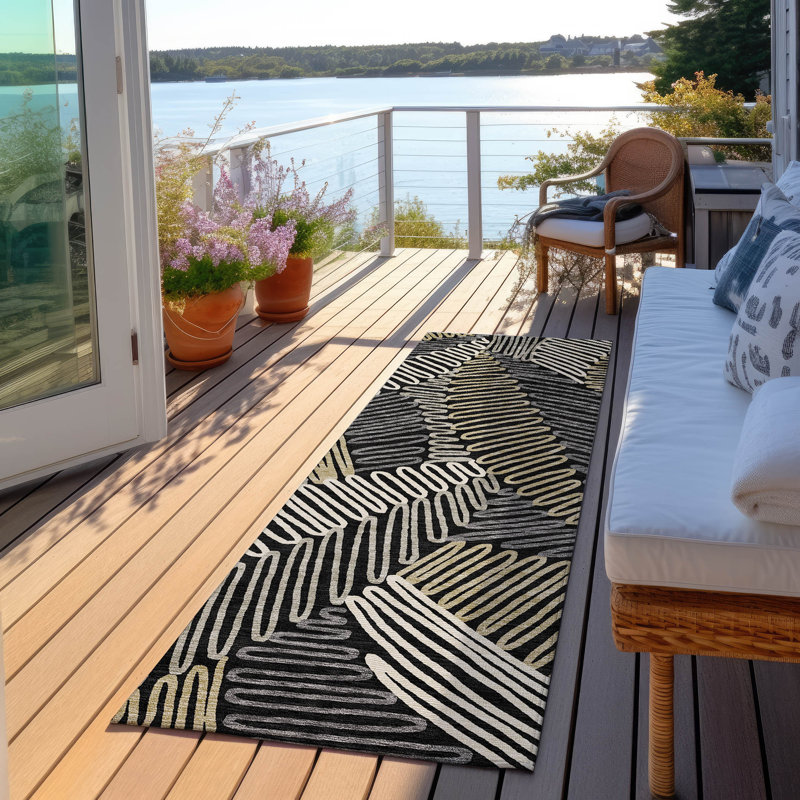 Lamanna Washable Floral Indoor / Outdoor Rug, Runner 2'3" x 7'6"