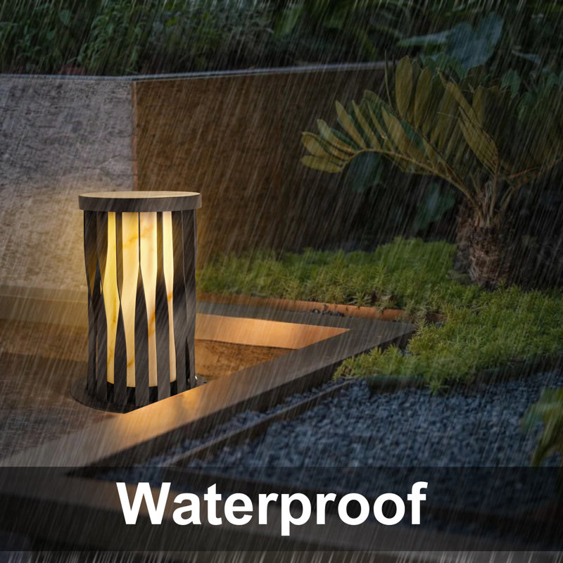 Lampe sur pied d'extérieur à DEL intégrée