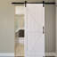 Porte de grange coulissante à panneaux en PVC 30 po / 36 po / 42 po x 84 po de conception robuste avec trousse de quincaillerie d'installation-110446471-110523384