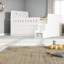 Lit double en bois moderne avec peu d'espace et conception blanche avec DEL et rangement
