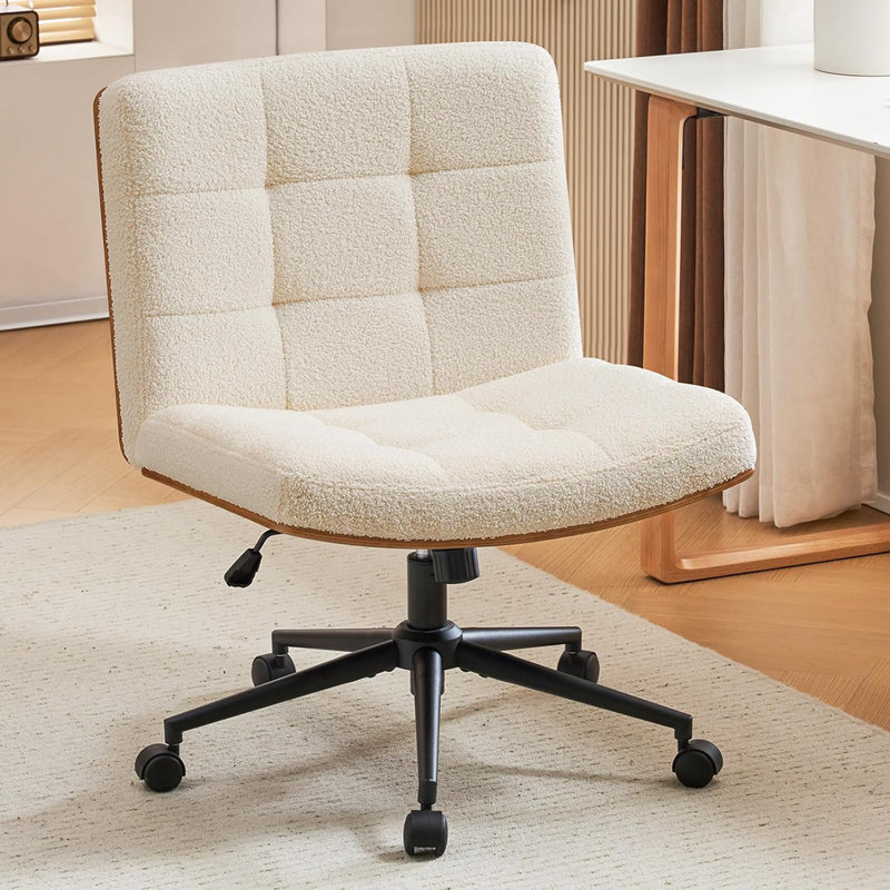 Chaise de bureau pivotante rembourrée Mitchem, Peluche beige