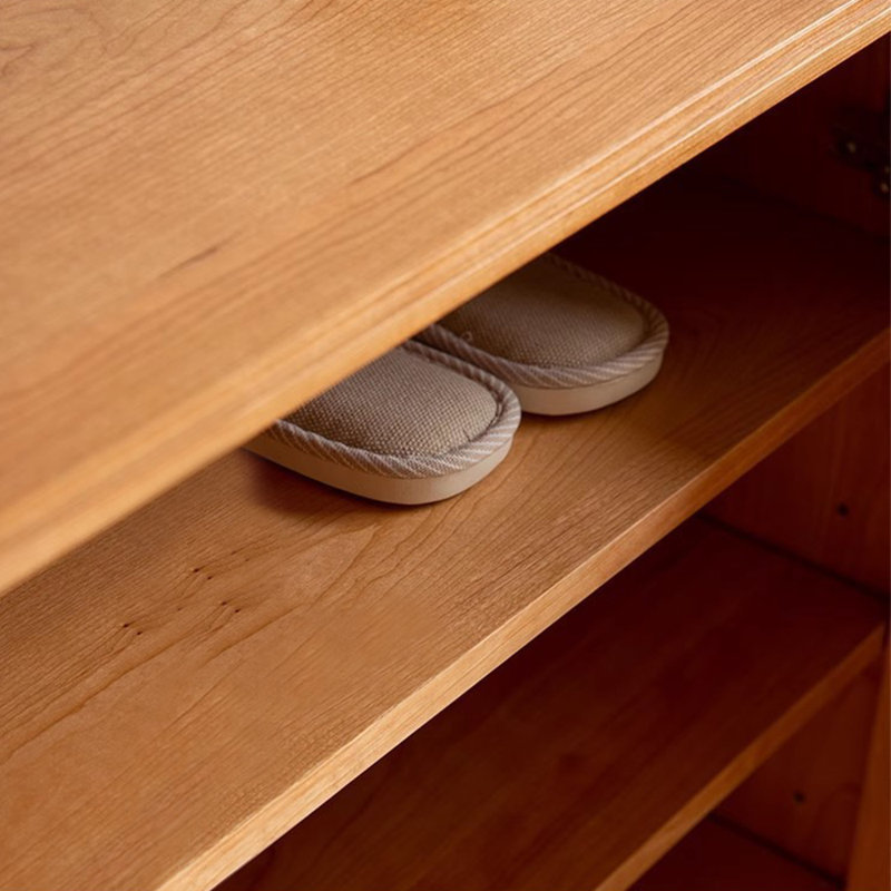 Range-chaussures sur pied de style italien