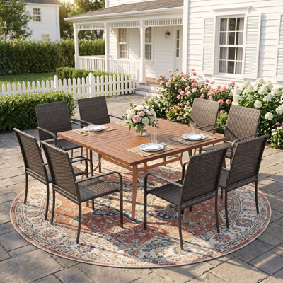 Ensemble repas pour 8 personnes avec chaises en rotin et osier