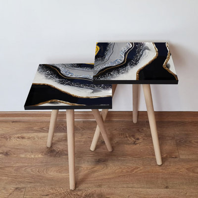 Ensemble de 2 tables gigognes élégantes, motif abstrait en marbre, blanc et or avec accents noirs, 13,8 po x 18,5 po x 13,8 po | 100% panneau de fibres à densité moyenne avec pieds en bois de hêtre, parfait pour le salon moderne et la décoration intérieure